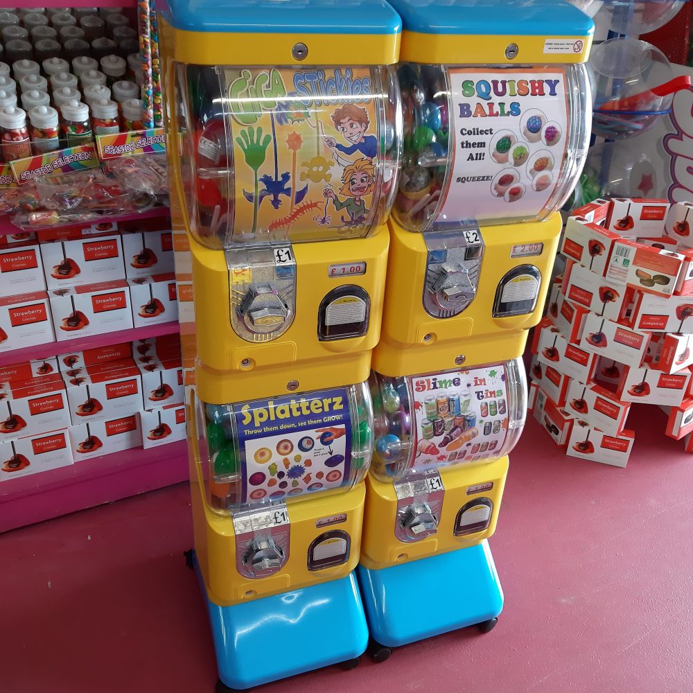 1 Vending Toy & Capsule Machine for Kids Games